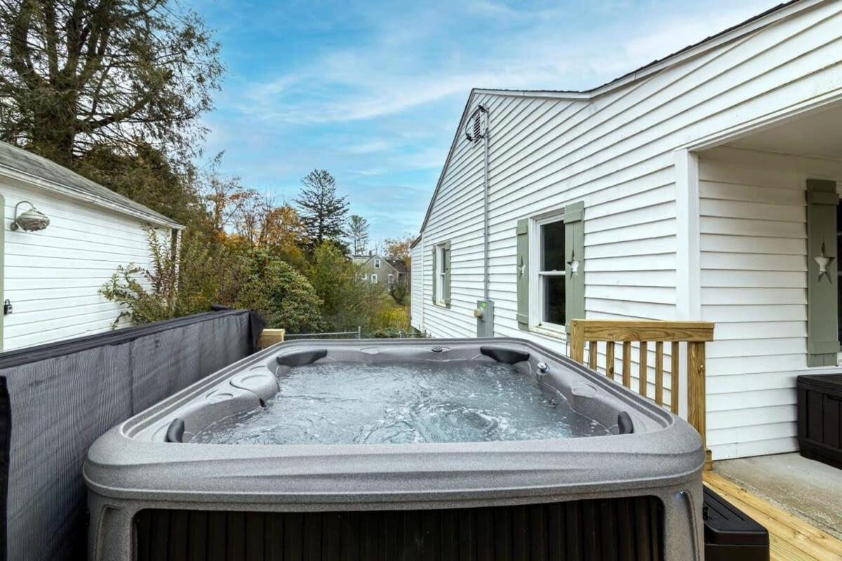 New River Gorge Cottage W Hot Tub, Fire Pit, Grill Oak Hill Eksteriør billede