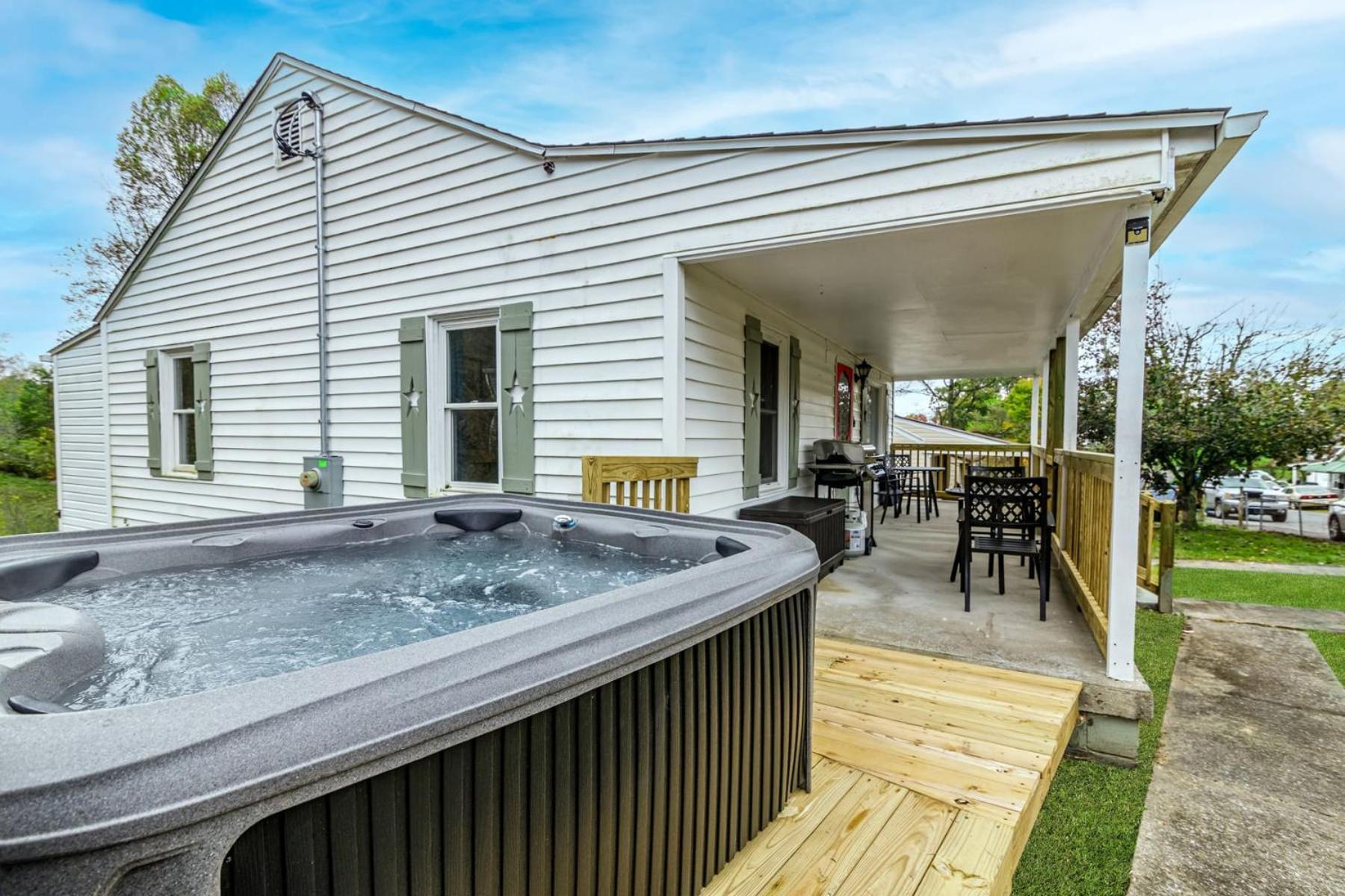 New River Gorge Cottage W Hot Tub, Fire Pit, Grill Oak Hill Eksteriør billede